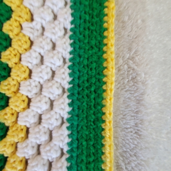 Homemade Crocheted Square Afghan Throw/Blanket Vintage Cottagecore 60" x 60" - Picture 5 of 5